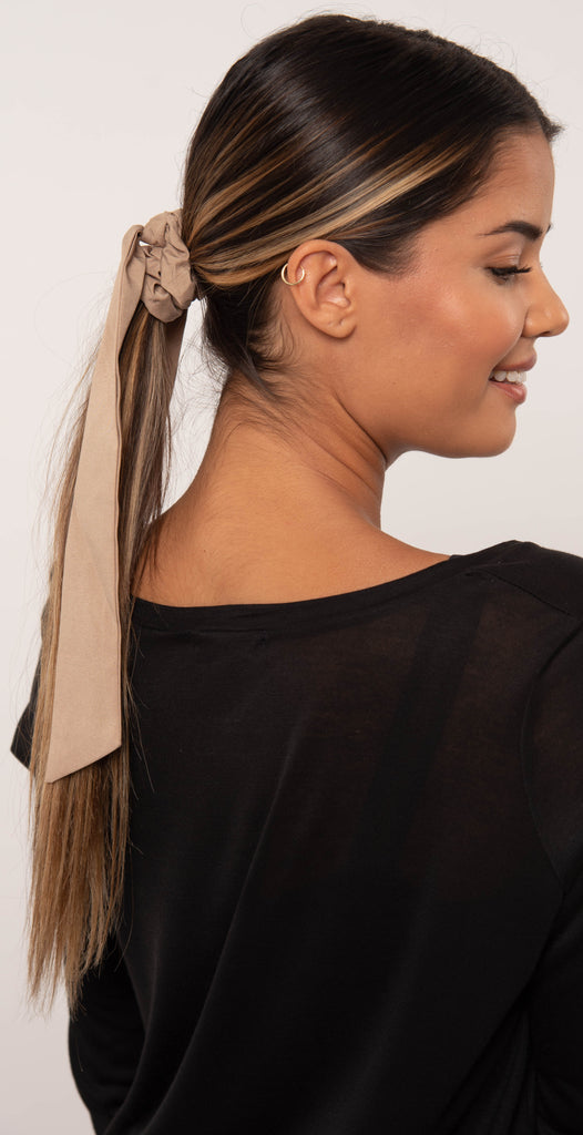 Dainty Ivy Solid Short Scarf Pony Taupe